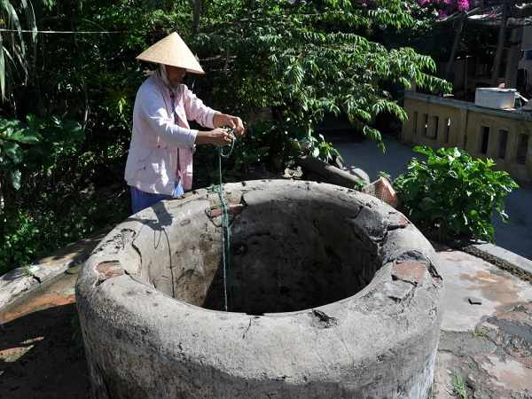 Mơ thấy giếng nước khi m&igrave;nh đang đi l&agrave;m